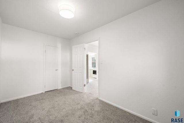 504 S Elmwood Ave Avenue, Sioux Falls, SD 57104