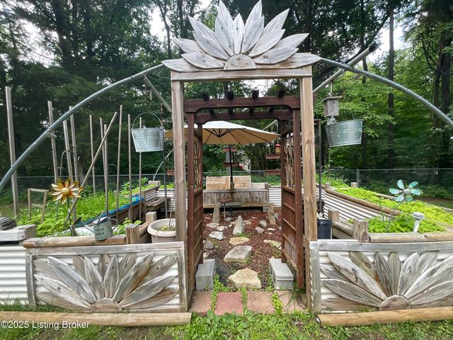 40 Sunflower Ln, Brandenburg, KY 40108