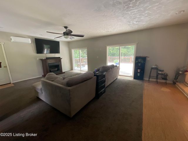 40 Sunflower Ln, Brandenburg, KY 40108