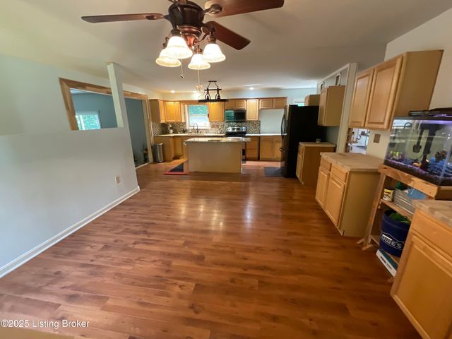 40 Sunflower Ln, Brandenburg, KY 40108