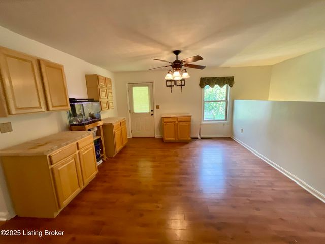 40 Sunflower Ln, Brandenburg, KY 40108