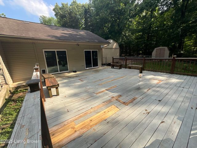 40 Sunflower Ln, Brandenburg, KY 40108