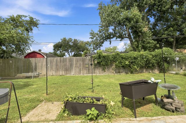 2202 French Place, Baytown, TX 77520