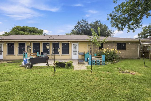 2202 French Place, Baytown, TX 77520