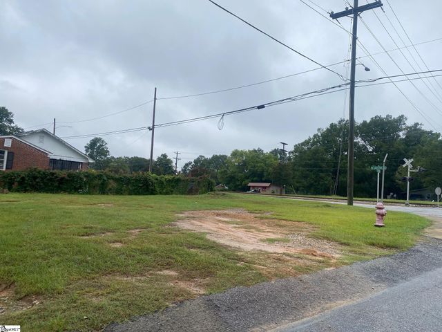 601 W Carolina Avenue, Clinton, SC 29325