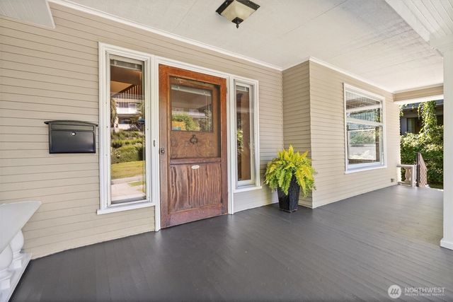 938 18th Avenue E, Seattle, WA 98112