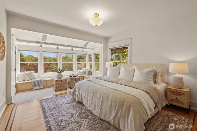 938 18th Avenue E, Seattle, WA 98112