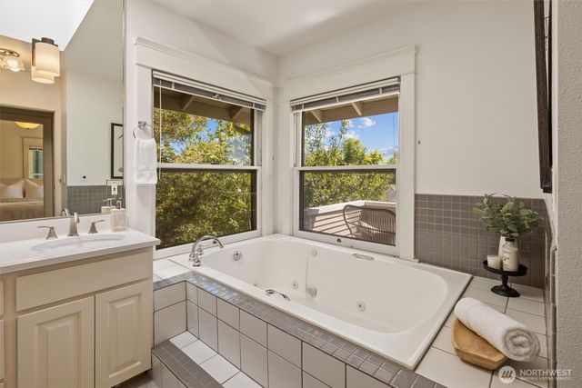 938 18th Avenue E, Seattle, WA 98112