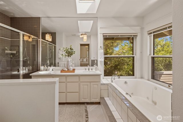 938 18th Avenue E, Seattle, WA 98112