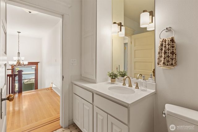938 18th Avenue E, Seattle, WA 98112