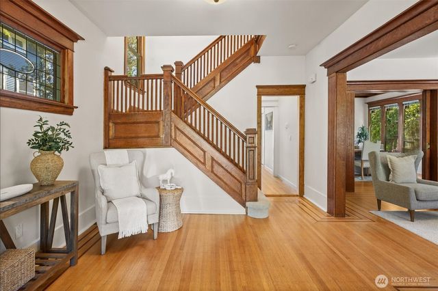 938 18th Avenue E, Seattle, WA 98112