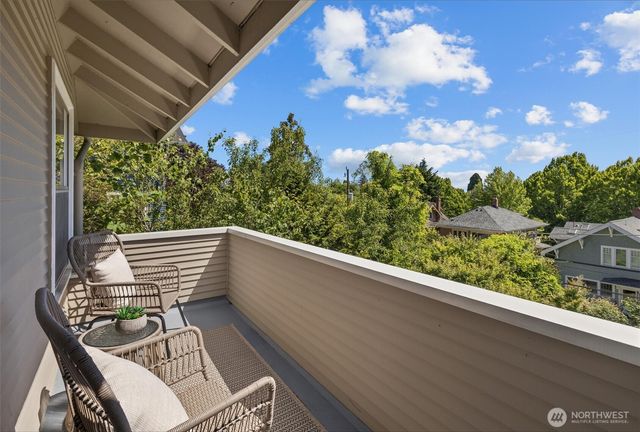 938 18th Avenue E, Seattle, WA 98112