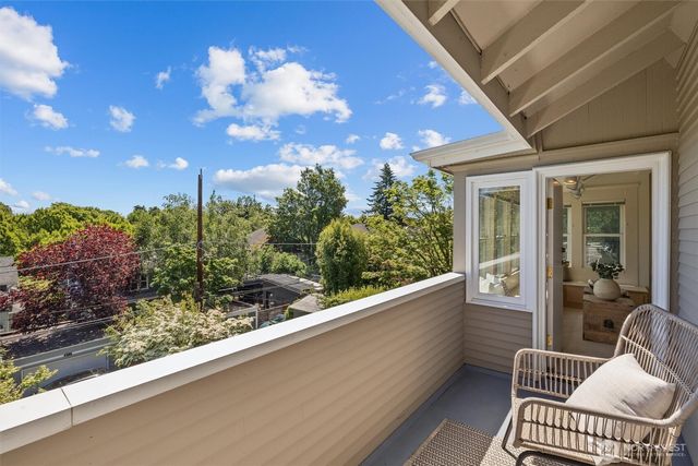938 18th Avenue E, Seattle, WA 98112