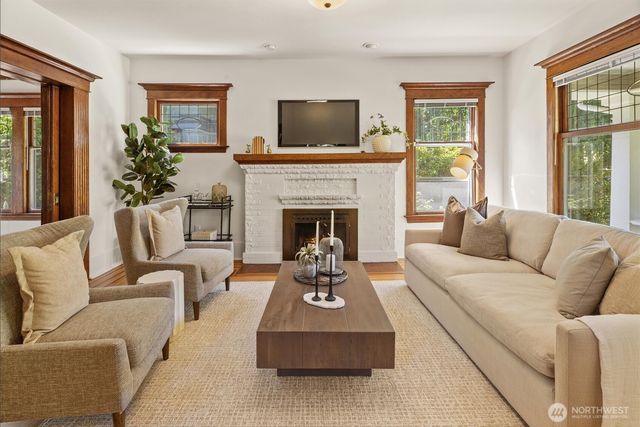 938 18th Avenue E, Seattle, WA 98112