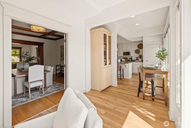 938 18th Avenue E, Seattle, WA 98112