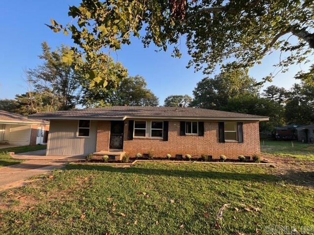 105 Smart St, Jacksonville, AR 72076