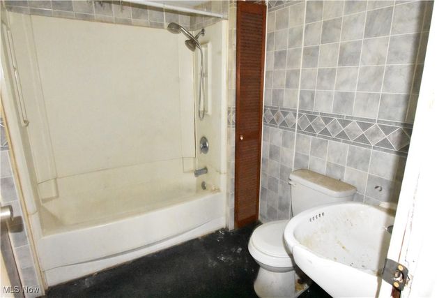 922 W 37th Street, Ashtabula, OH 44004