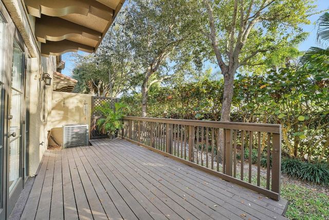 615 Via Villagio, Hypoluxo, FL 33462