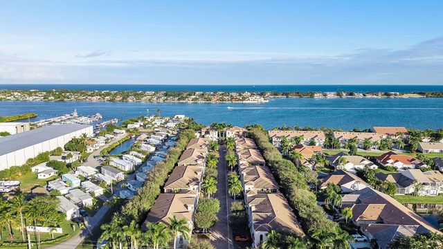 615 Via Villagio, Hypoluxo, FL 33462