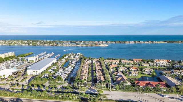 615 Via Villagio, Hypoluxo, FL 33462