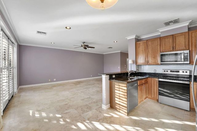 615 Via Villagio, Hypoluxo, FL 33462