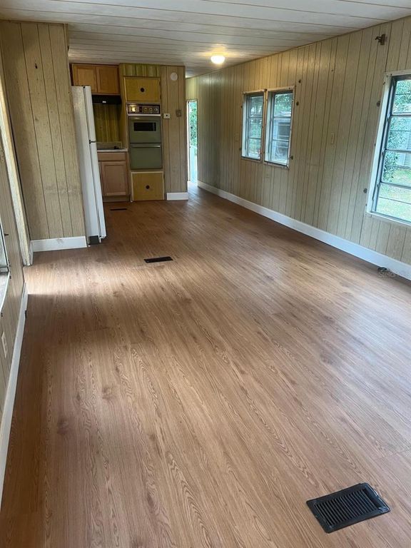 Image 4 of property listing at Address unavailable.