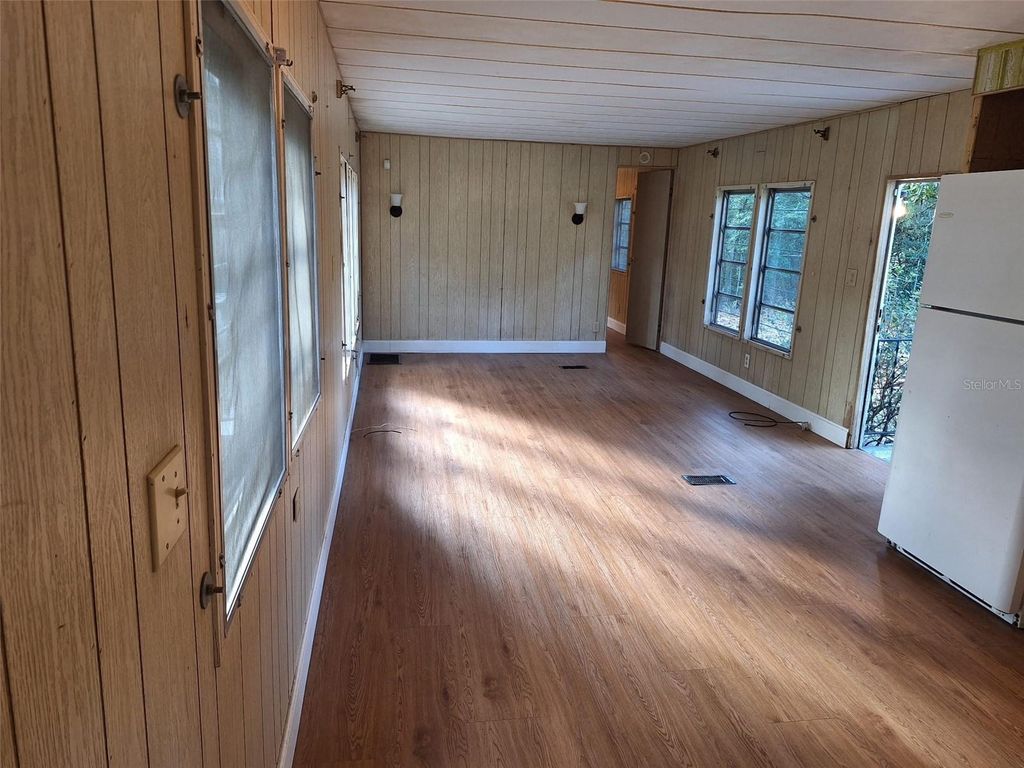 Image 5 of property listing at Address unavailable.