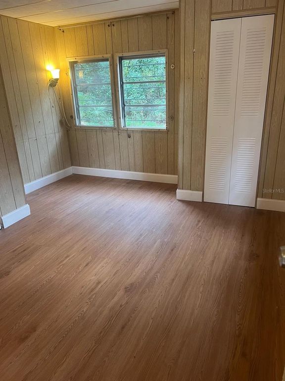 Image 6 of property listing at Address unavailable.