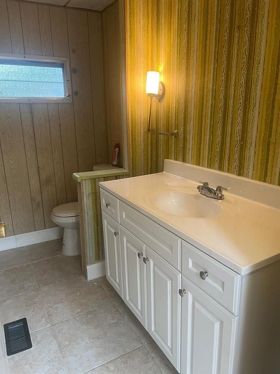 Image 9 of property listing at Address unavailable.