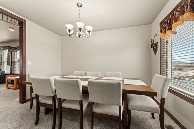 713 Golden Hills Dr, Cheney, WA 99004