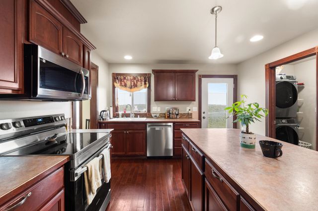 713 Golden Hills Dr, Cheney, WA 99004