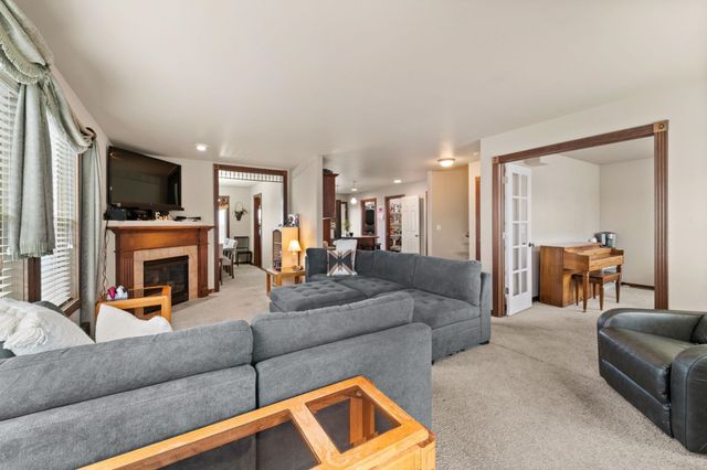 713 Golden Hills Dr, Cheney, WA 99004