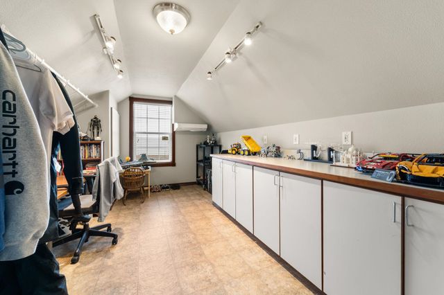 713 Golden Hills Dr, Cheney, WA 99004