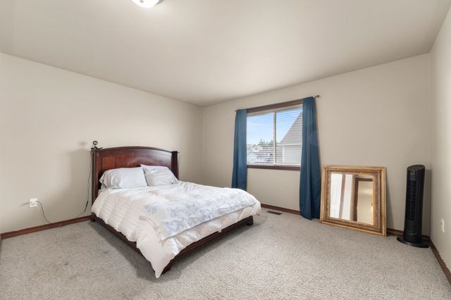 713 Golden Hills Dr, Cheney, WA 99004