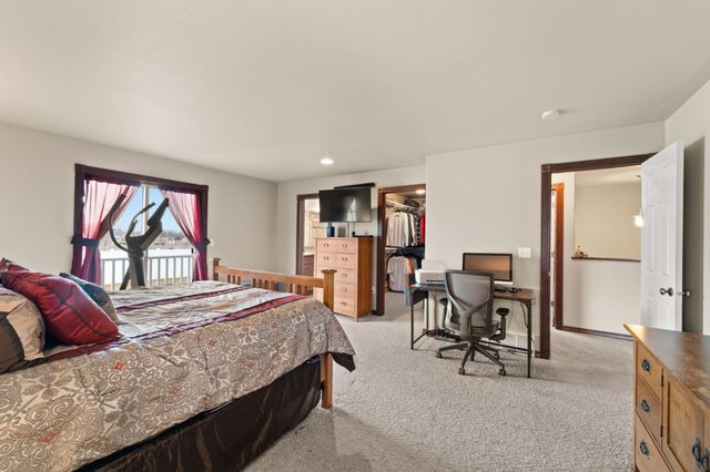 713 Golden Hills Dr, Cheney, WA 99004