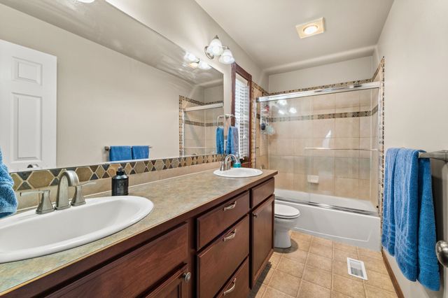 713 Golden Hills Dr, Cheney, WA 99004