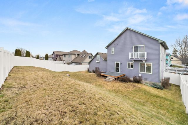 713 Golden Hills Dr, Cheney, WA 99004