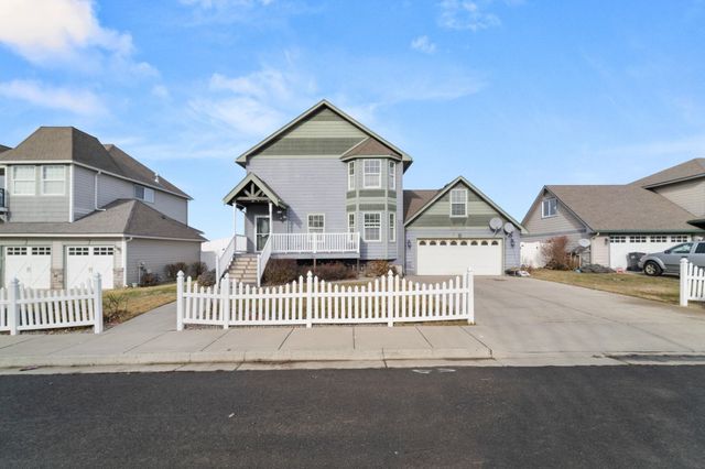 713 Golden Hills Dr, Cheney, WA 99004