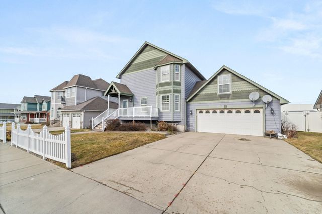 713 Golden Hills Dr, Cheney, WA 99004