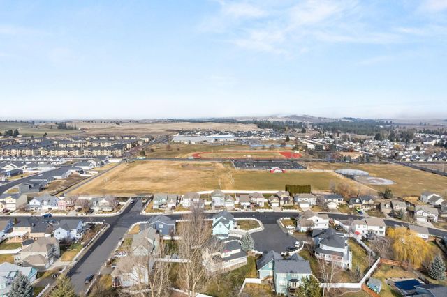 713 Golden Hills Dr, Cheney, WA 99004