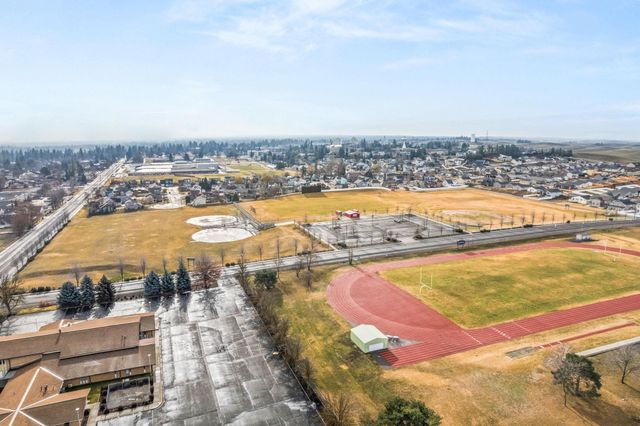 713 Golden Hills Dr, Cheney, WA 99004