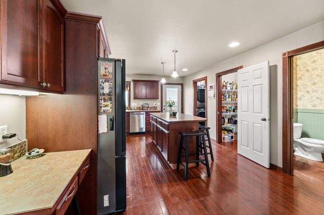 713 Golden Hills Dr, Cheney, WA 99004