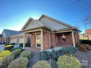 481 26th Avenue NE, Hickory, NC 28601