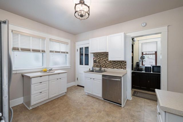 527 15th STREET S, La Crosse, WI 54601