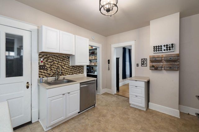 527 15th STREET S, La Crosse, WI 54601