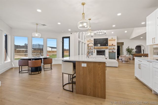 456 Tuscan Road E, Ardmore, OK 73401