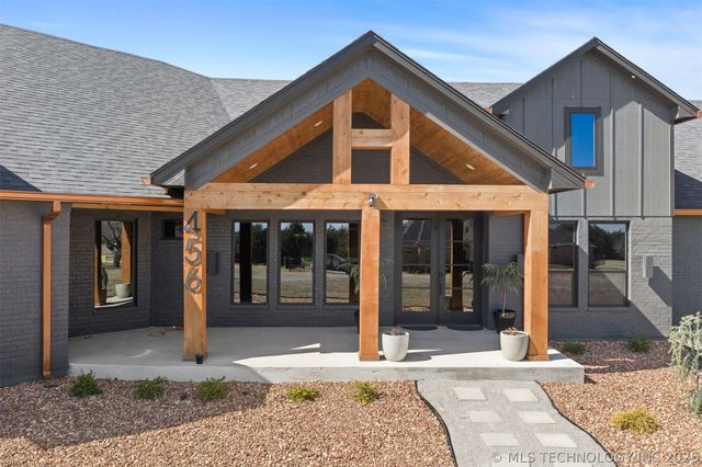 456 Tuscan Road E, Ardmore, OK 73401