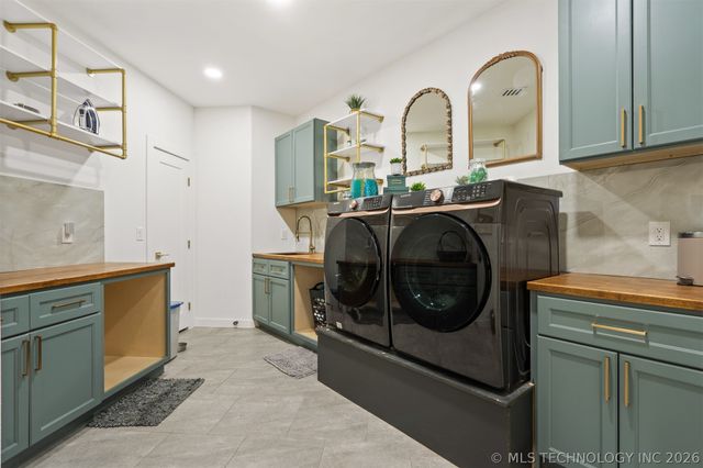 456 Tuscan Road E, Ardmore, OK 73401