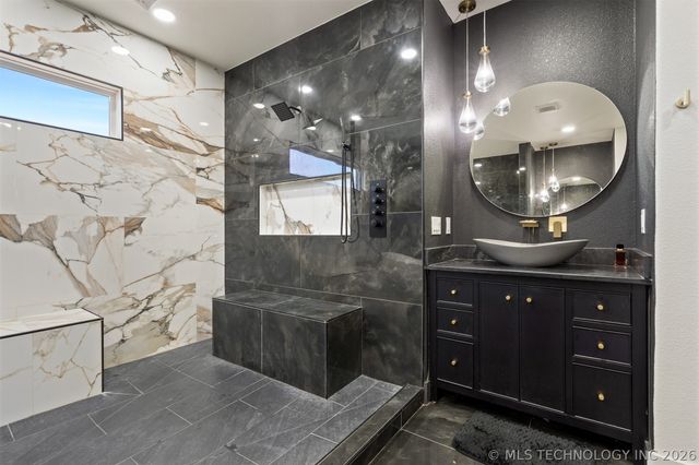 456 Tuscan Road E, Ardmore, OK 73401