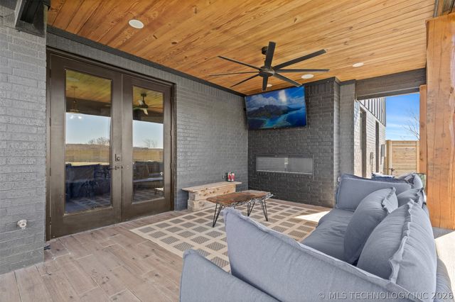 456 Tuscan Road E, Ardmore, OK 73401